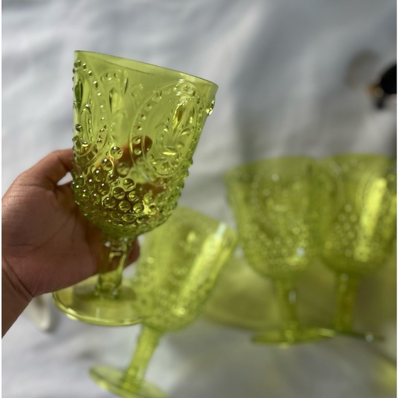 Debutante Glass Goblet, Set of 4, 10 Ounce, lime green - Picture 5 of 10